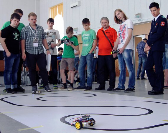 «Ростелеком» наградил победителей итоговых соревнований по робототехнике в Краснодаре
