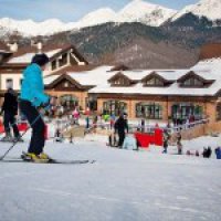 Российские горнолыжные курорты вдвое дешевле европейских