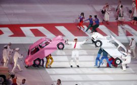 На аукционе в Сочи выставят олимпийский розовый «Запорожец» и блоки «Тетриса»