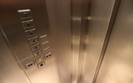 В Краснодаре меняют лифты в жилых домах