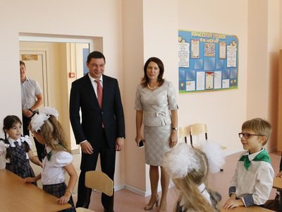 Евгений Первышов поздравил родную школу с Днём знаний