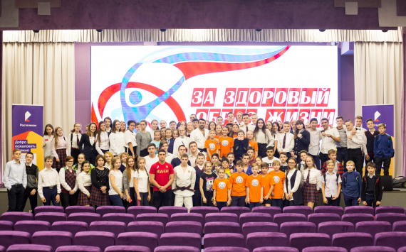 «Ростелеком» в Краснодаре организовал встречу школьников с олимпийским чемпионом Арсеном Галстяном